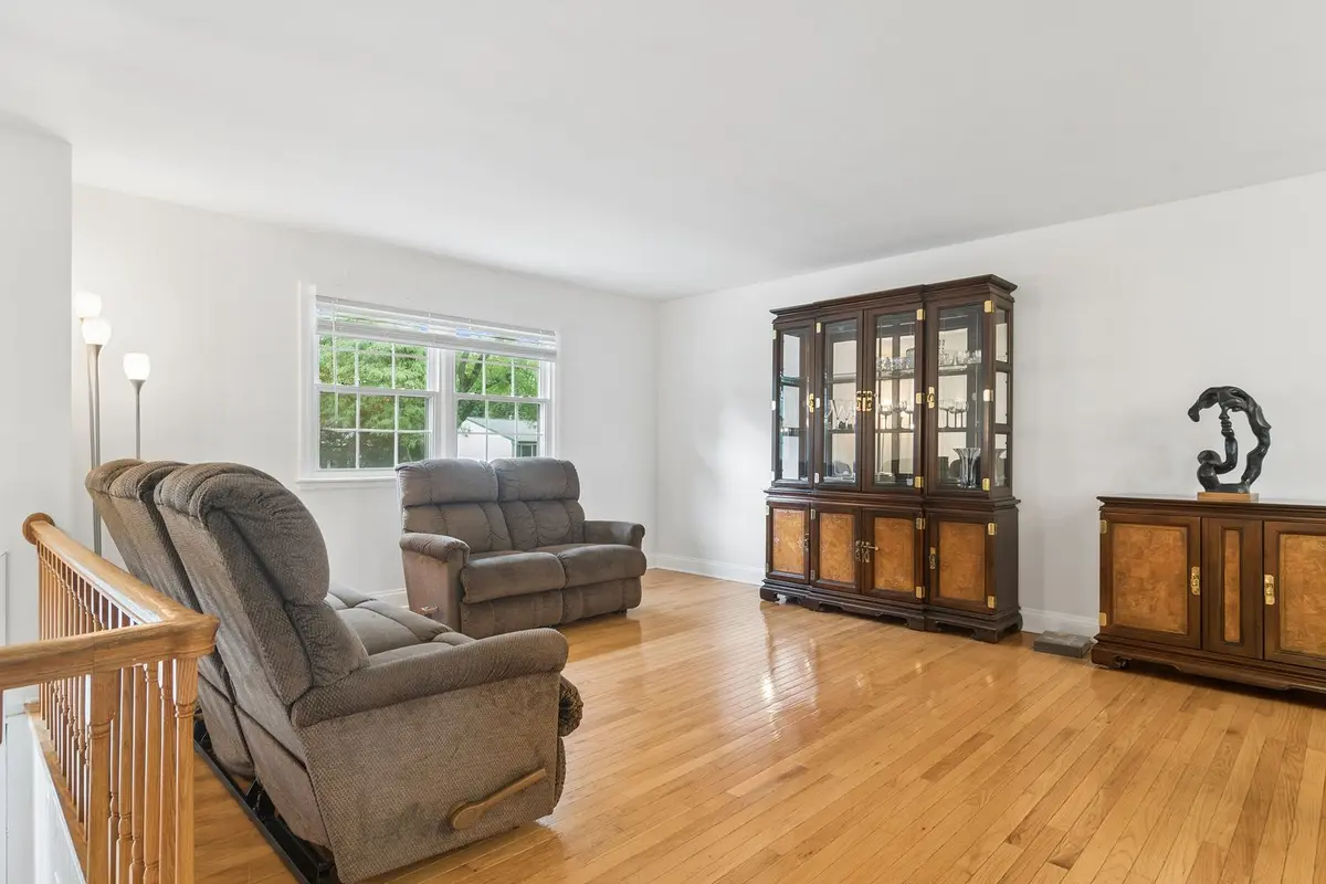 1120 Valley Stream Drive