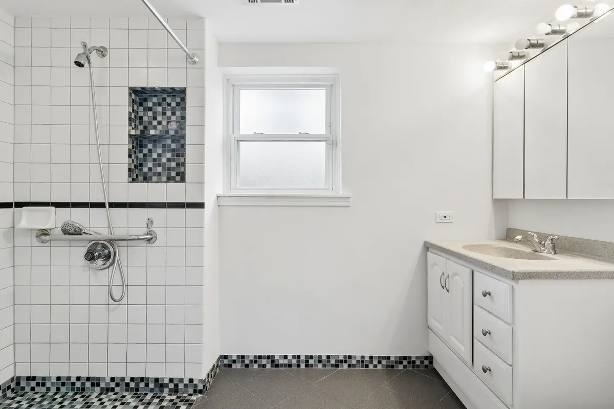 1120 Valley Stream Drive