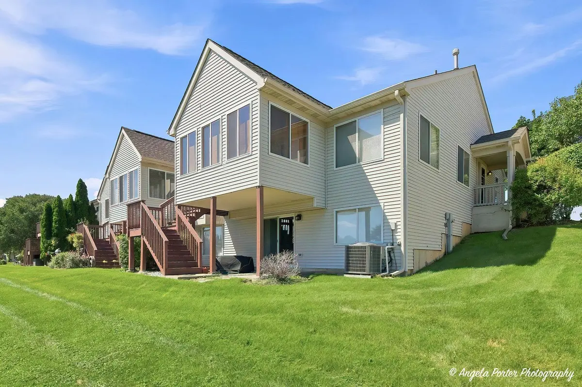 1229 E OAKWOOD Drive