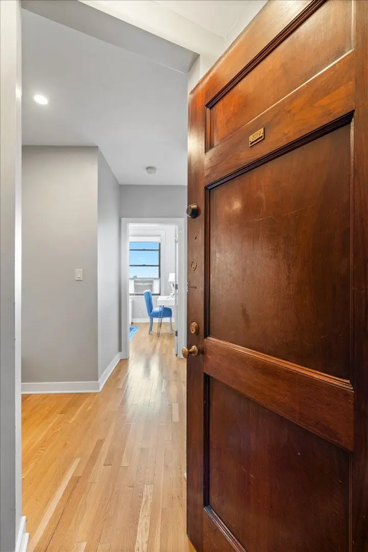 2000 N Lincoln Park West