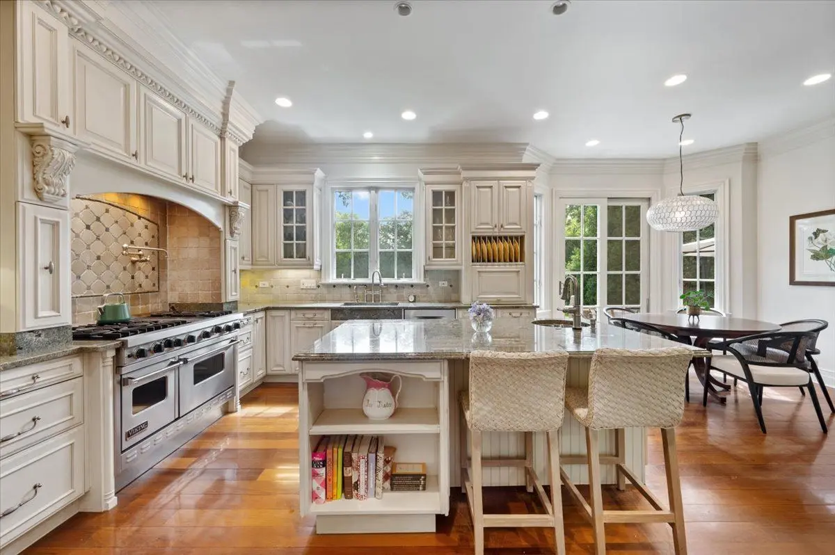 1235 Longmeadow Lane