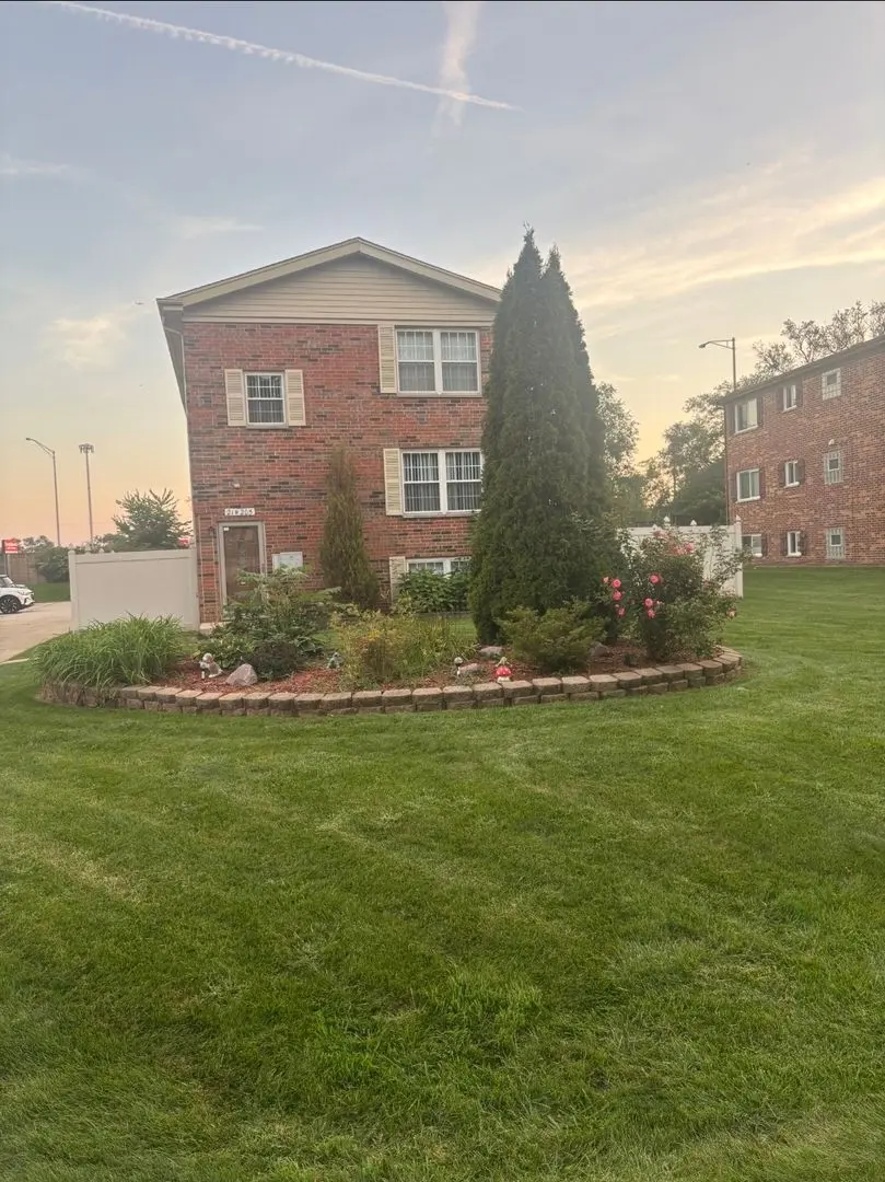 21W205 Tee Lane