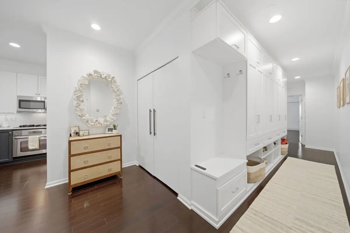 1122 W Armitage Avenue