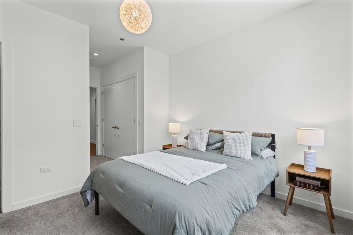 1648 W Division Street