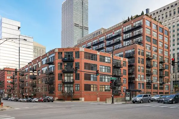 333 W HUBBARD Street