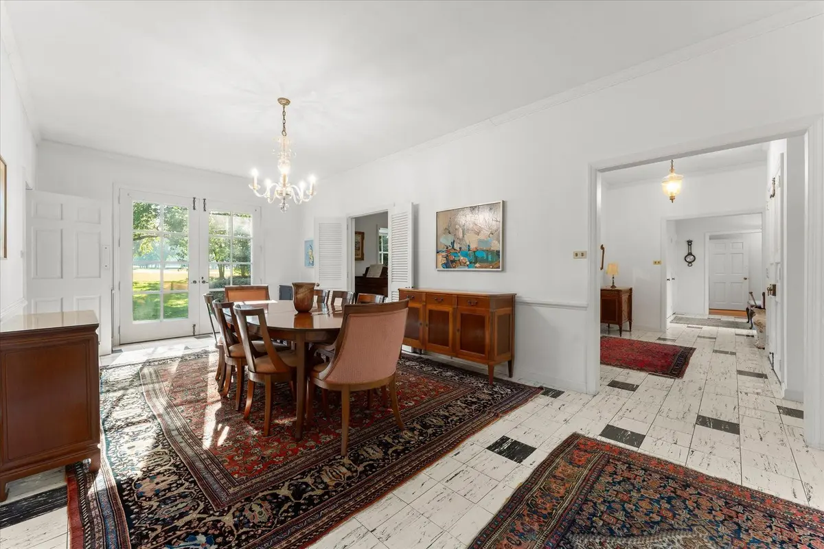 1110 Country Lane