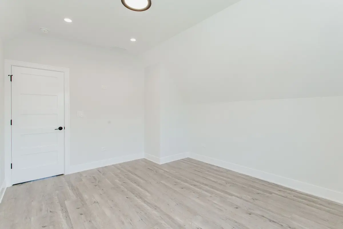 7301 W Pensacola Avenue