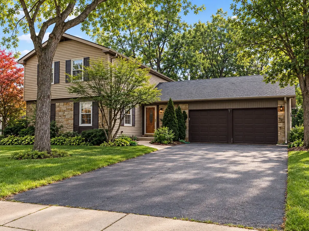 933 Country Lane