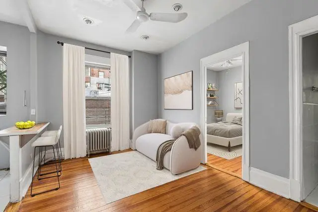 20 E Goethe Street