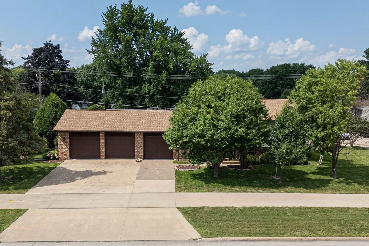 1528 Spruce Hills Drive
