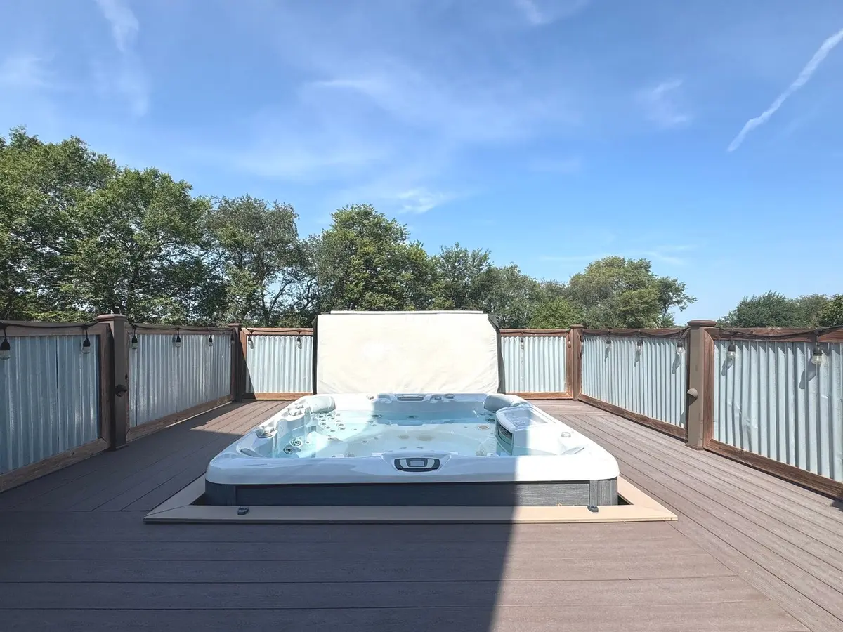 2220 Sunset View Lane