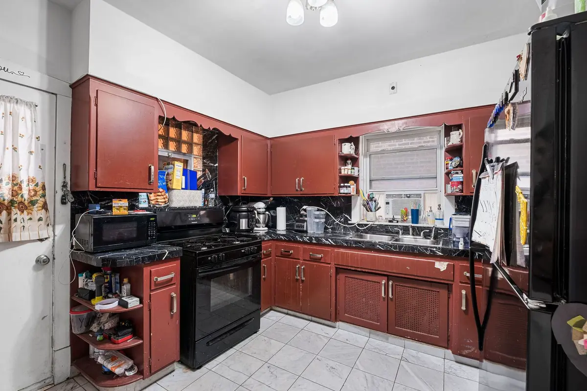 2019 N Leclaire Avenue