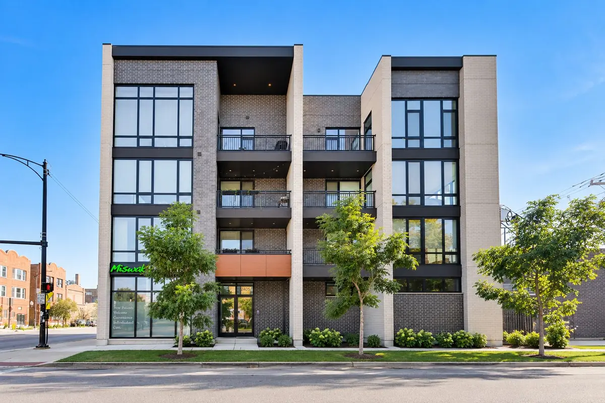 2405 W Iowa Street