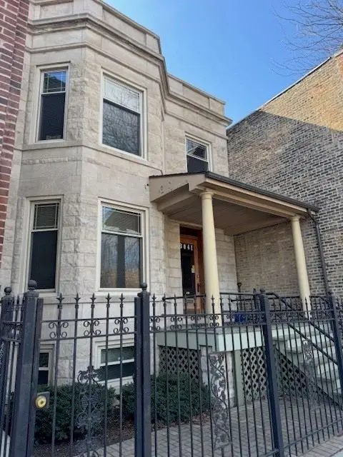 3041 W Fullerton Avenue