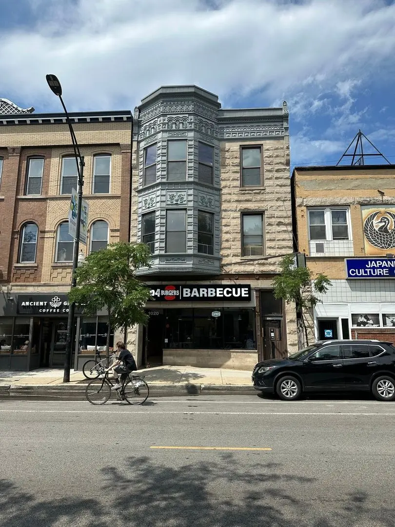1020 W Belmont Avenue