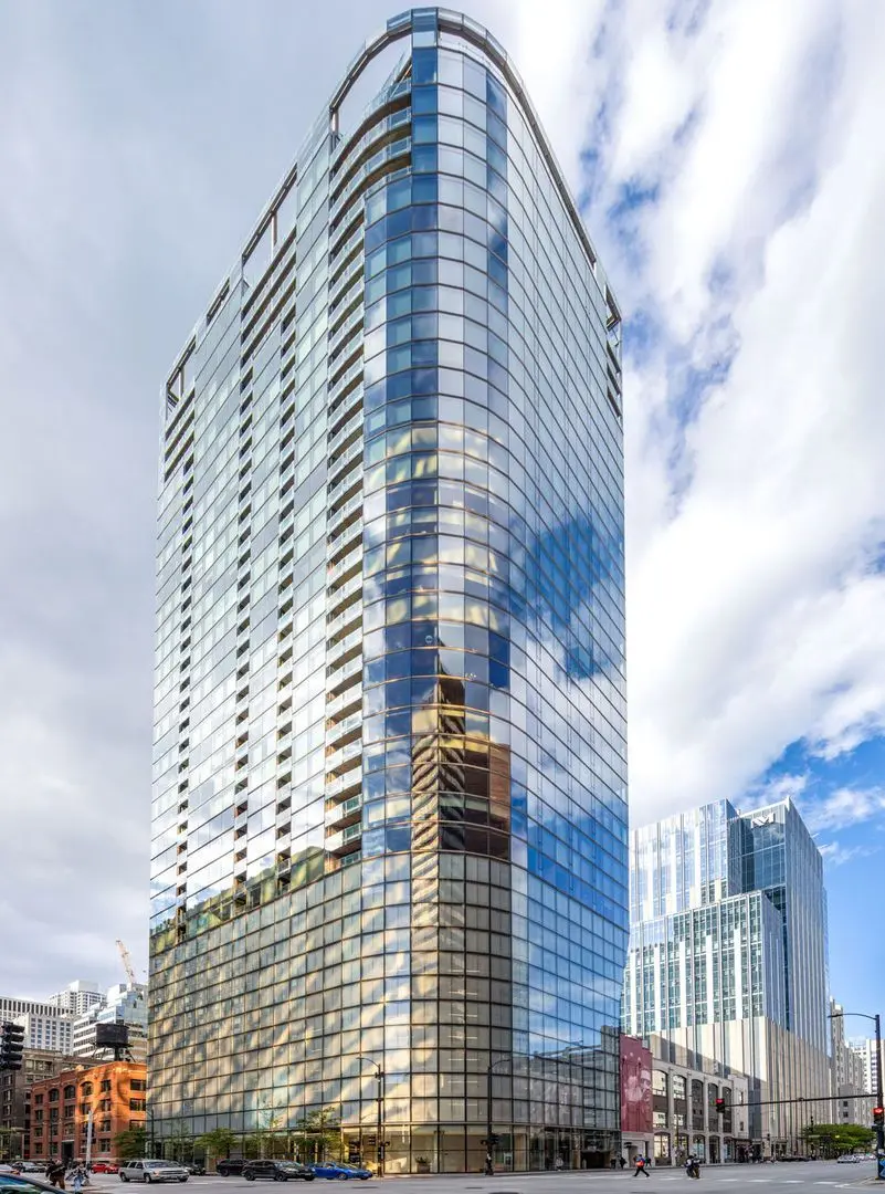 600 N FAIRBANKS Court
