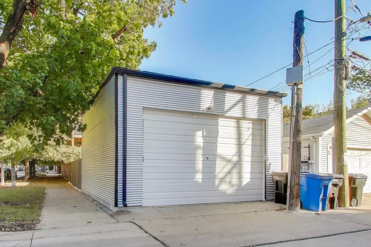 2857 W Fletcher Street