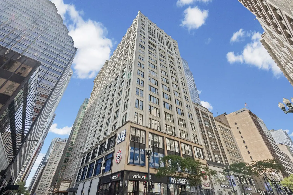 8 W Monroe Street