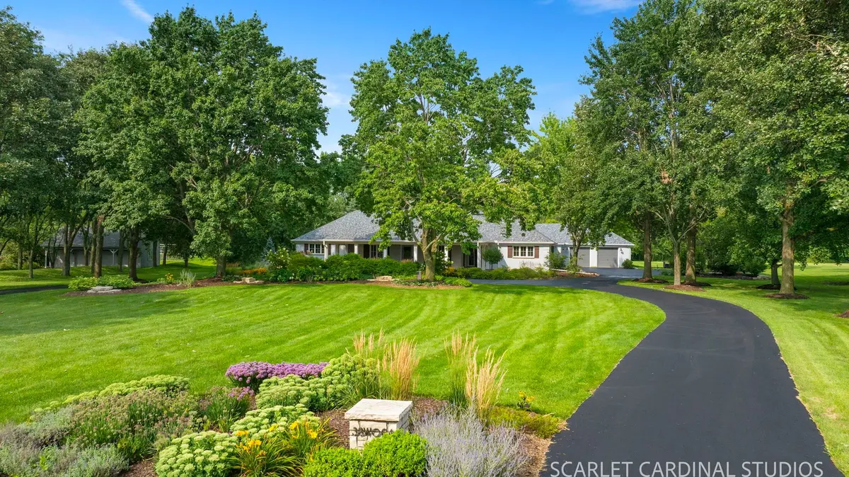 38W064 Tanglewood Drive