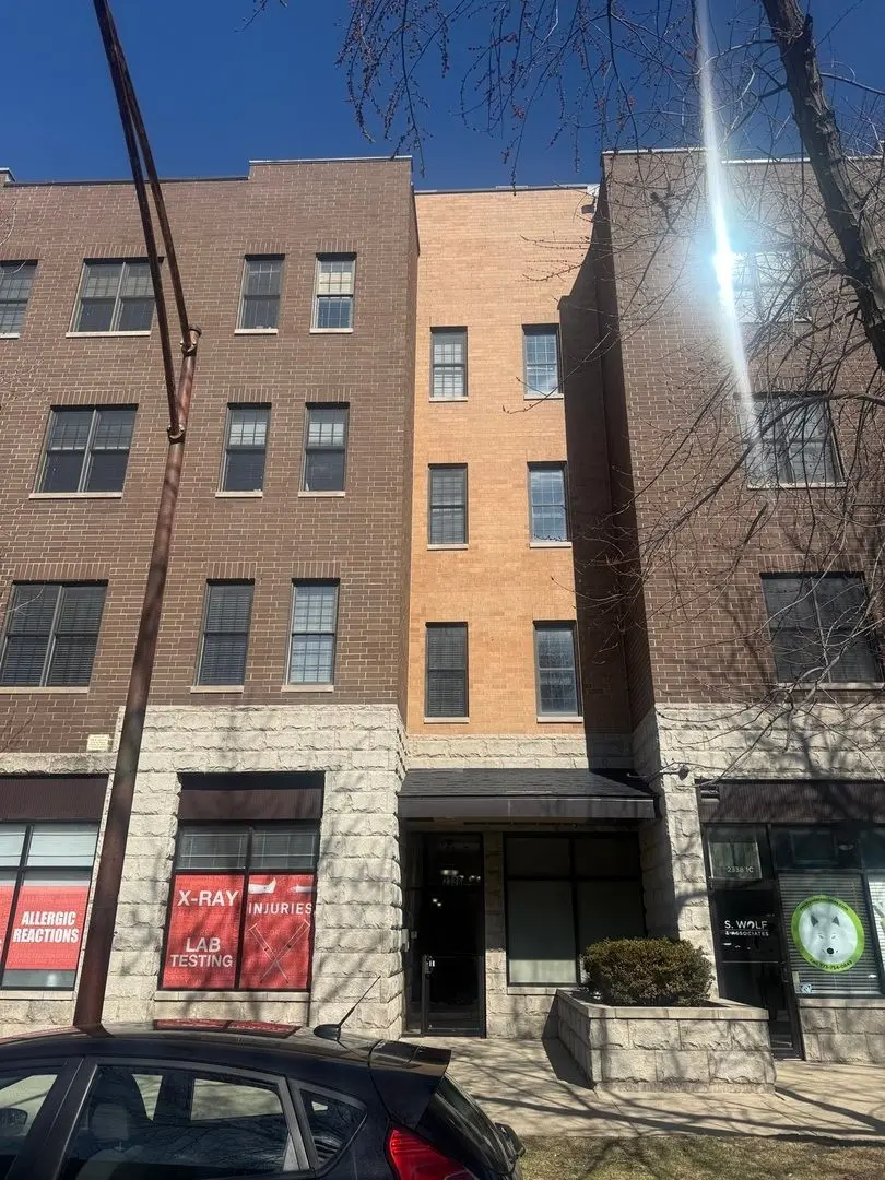 2338 W MORSE Avenue