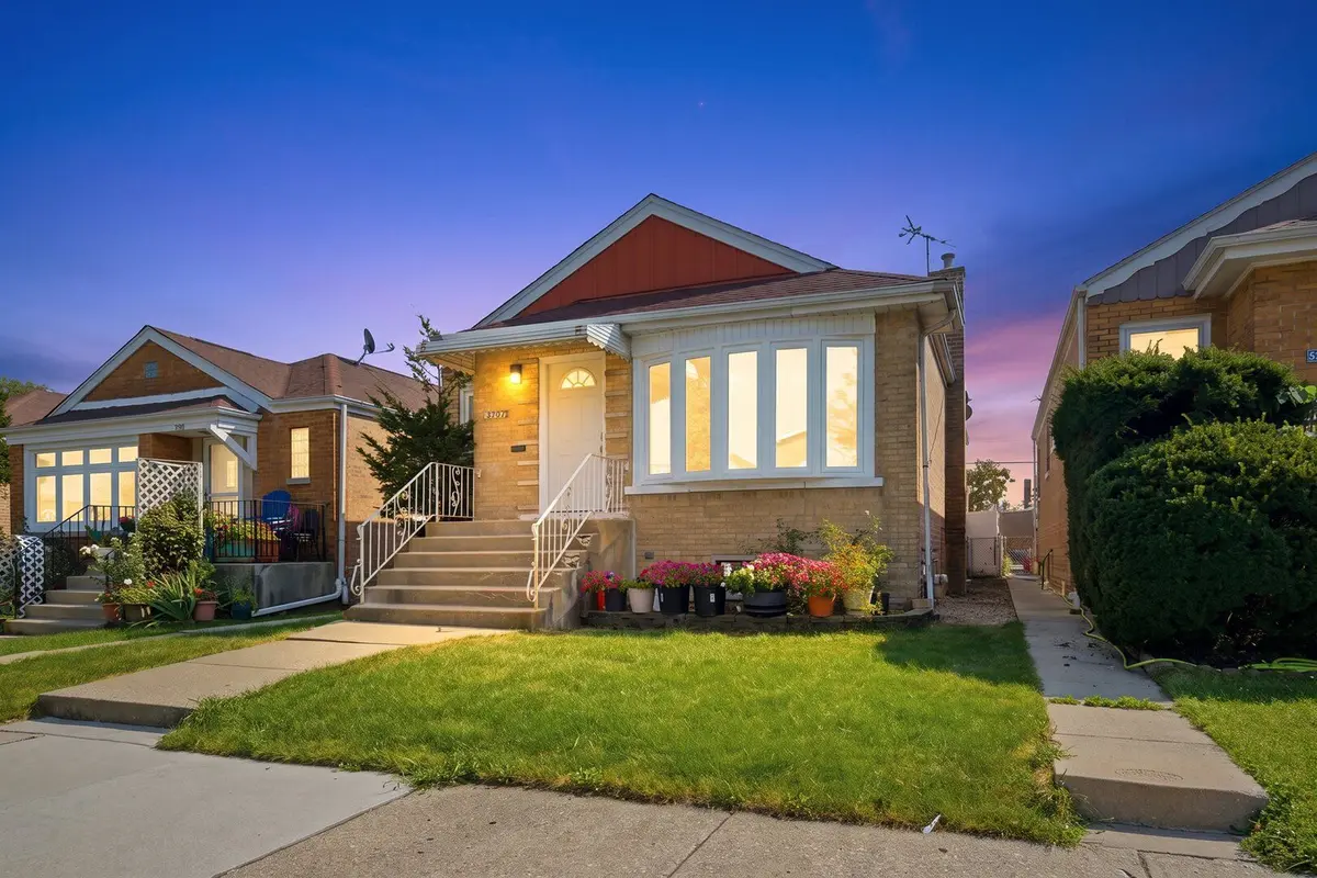 3707 W 70th Place W