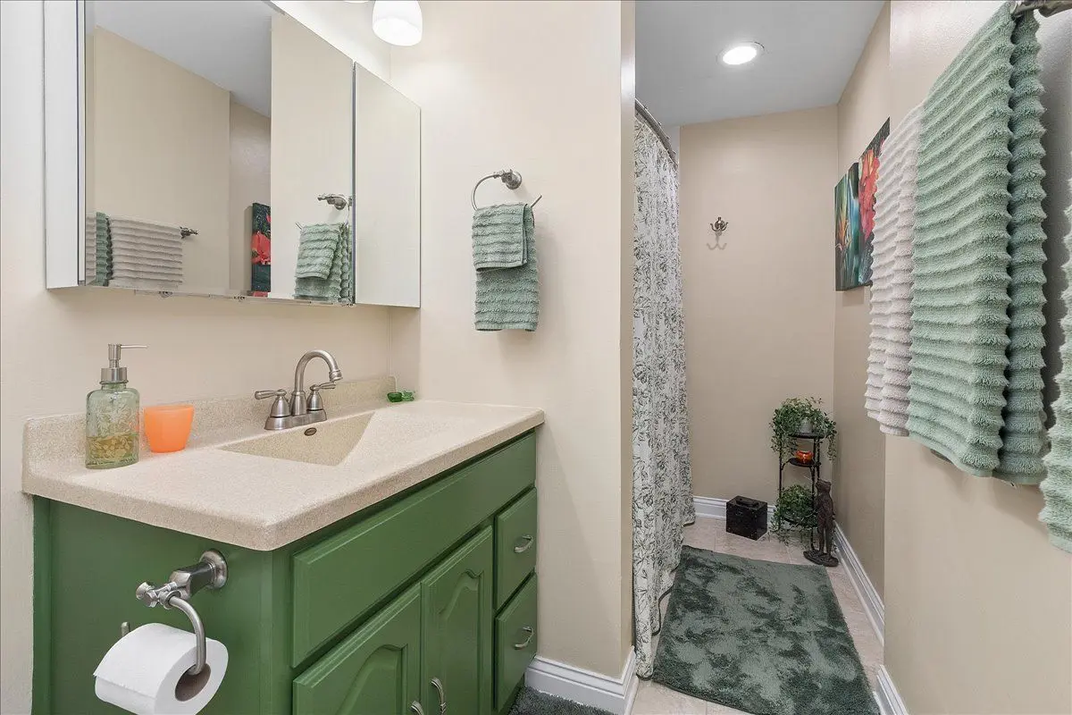 4242 W 90th Place