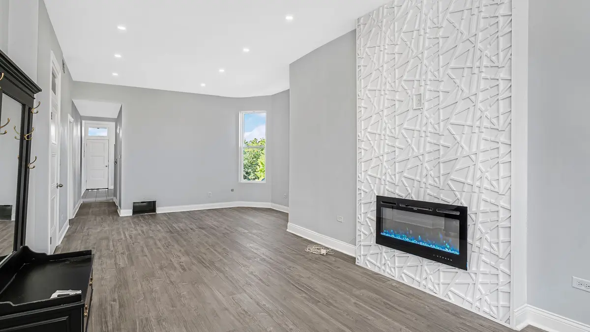 3227 W Beach Avenue