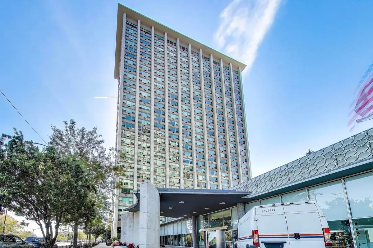 3600 N LAKE SHORE Drive