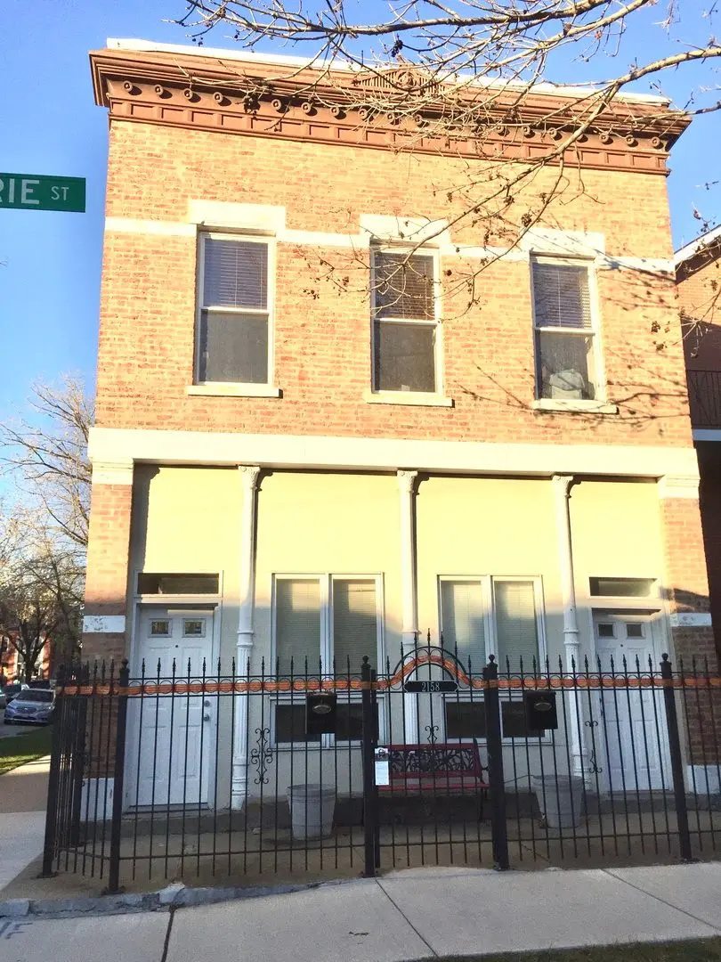 2158 W ERIE Street