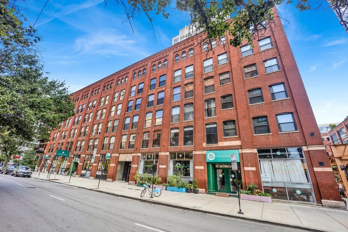225 W Huron Street
