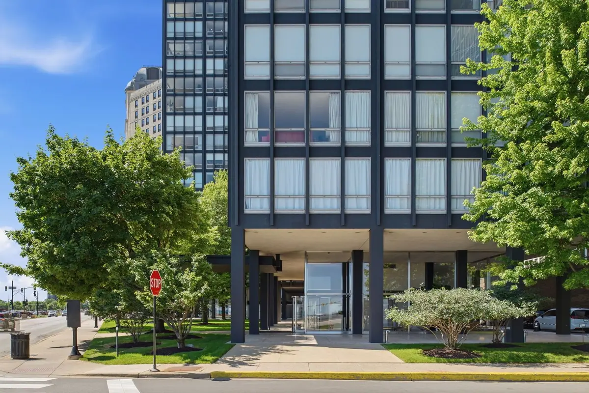 880 N Lake Shore Drive