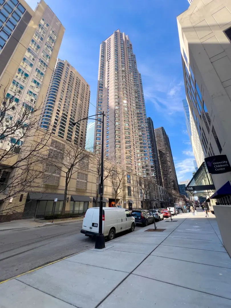 401 E ONTARIO Street