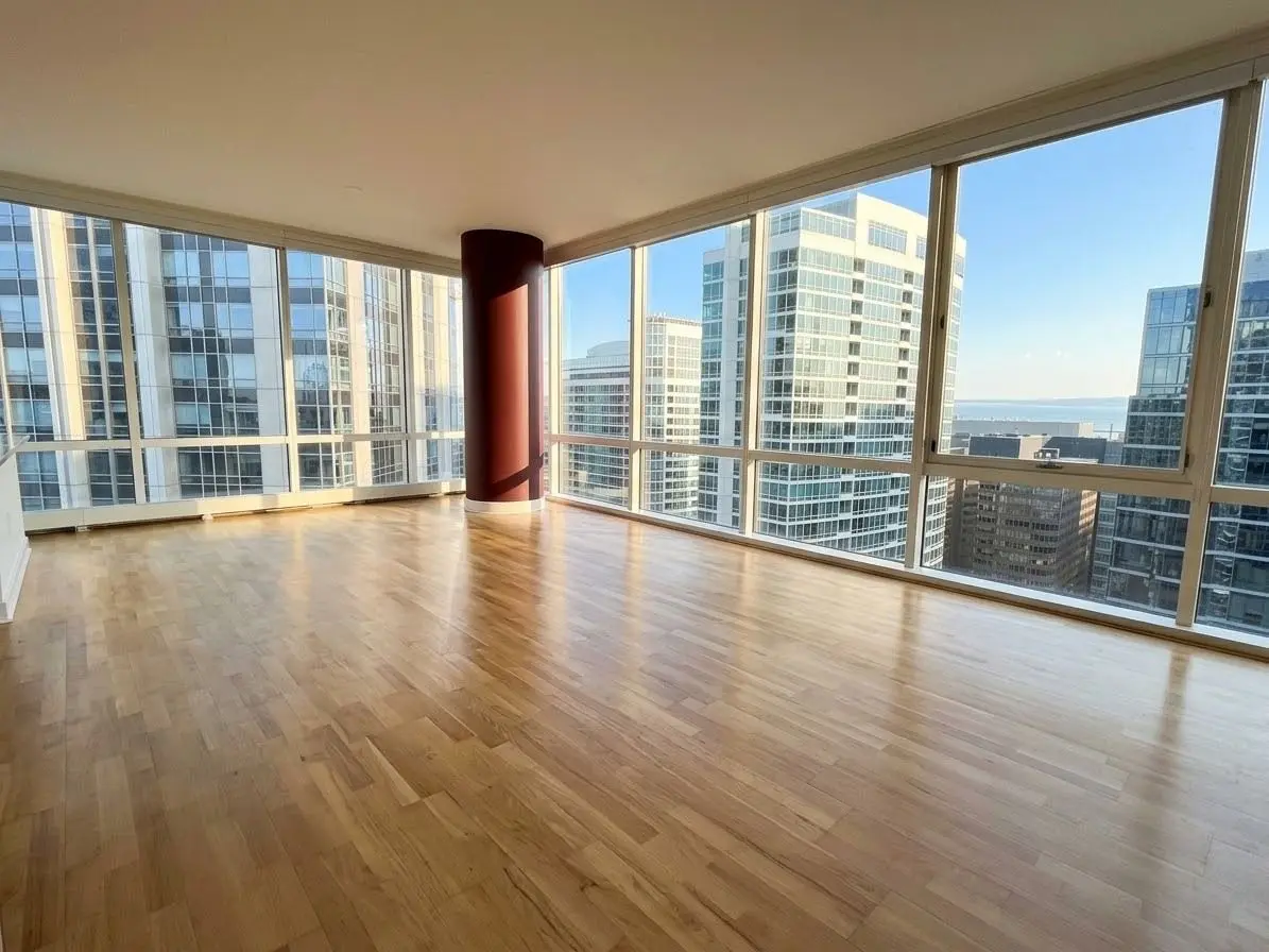 505 N McClurg Court