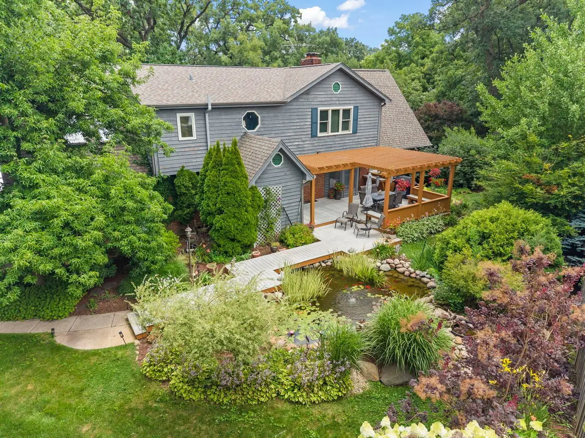 27W118 Cove Lane