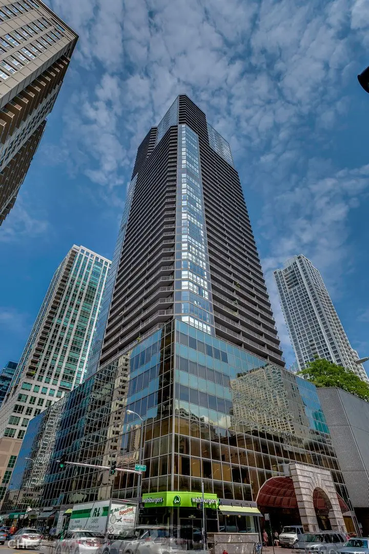 10 E Ontario Street