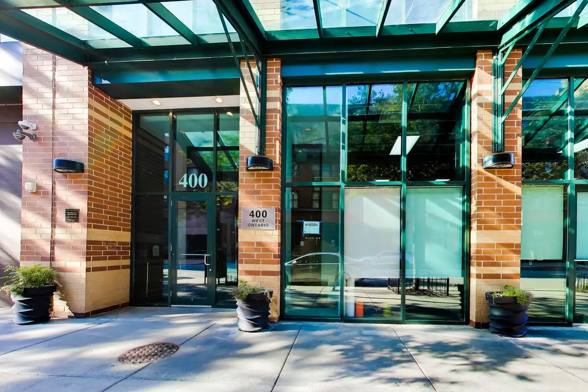 400 W ONTARIO Street