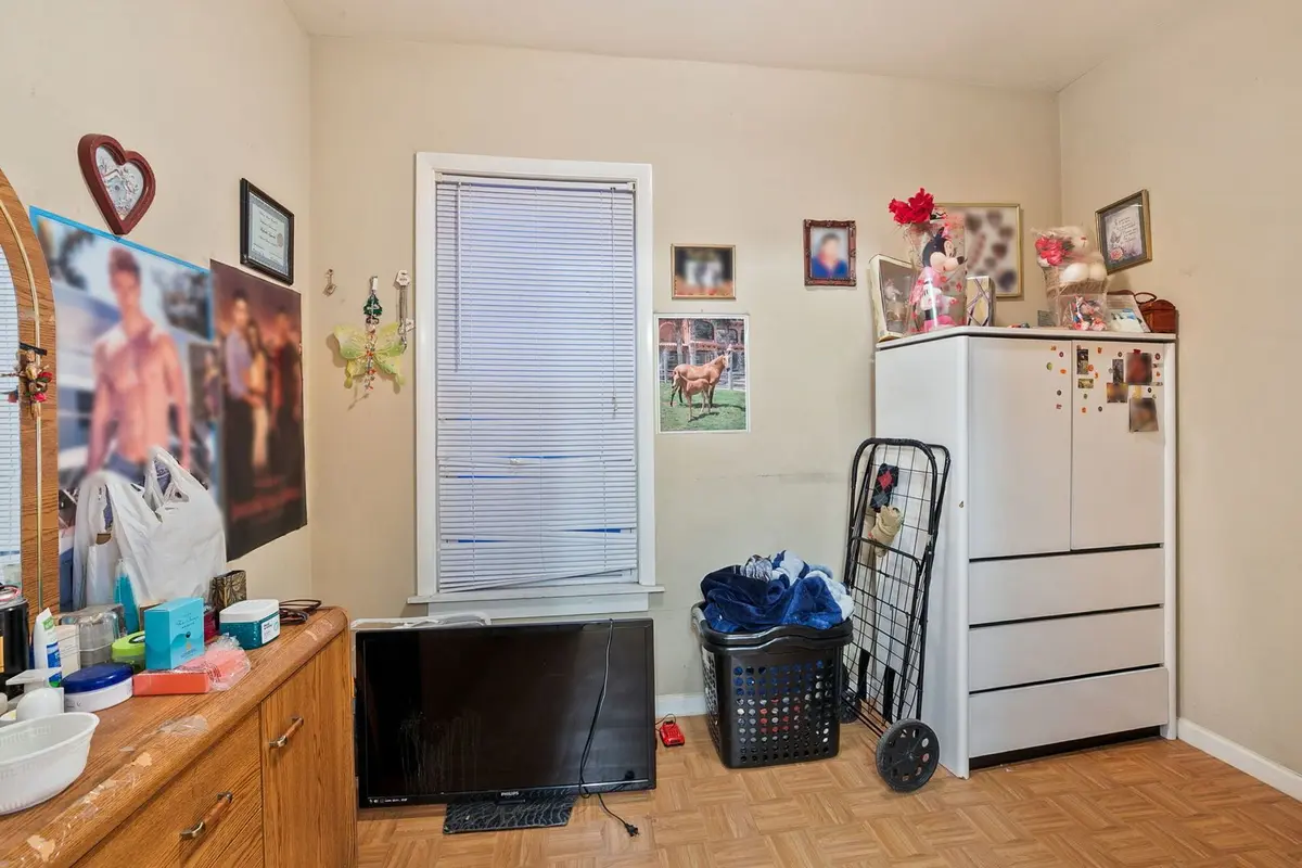 639 W 48th Street