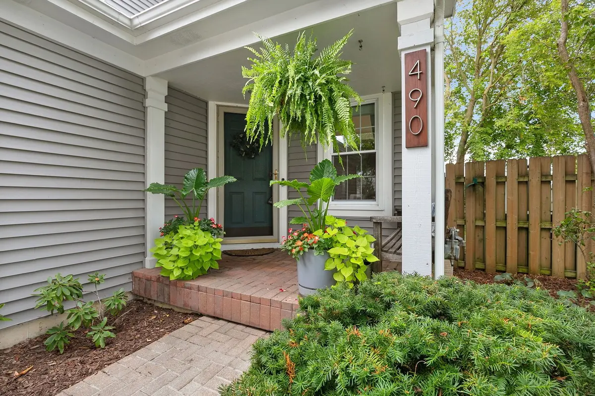 490 CAMBRIDGE Drive