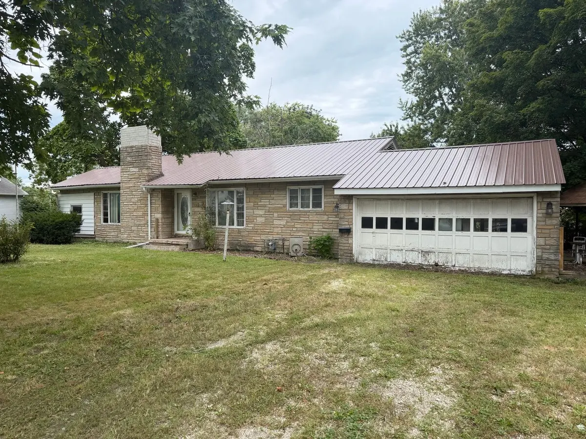112 N Maple Street
