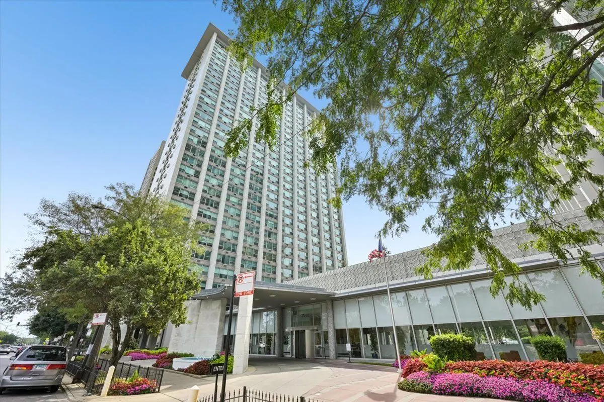 3600 N Lake Shore Drive