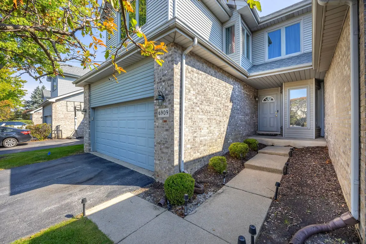 6909 Lexington Court