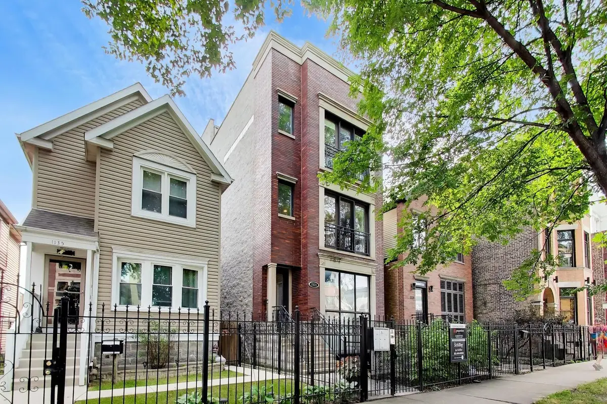 1133 N MOZART Street