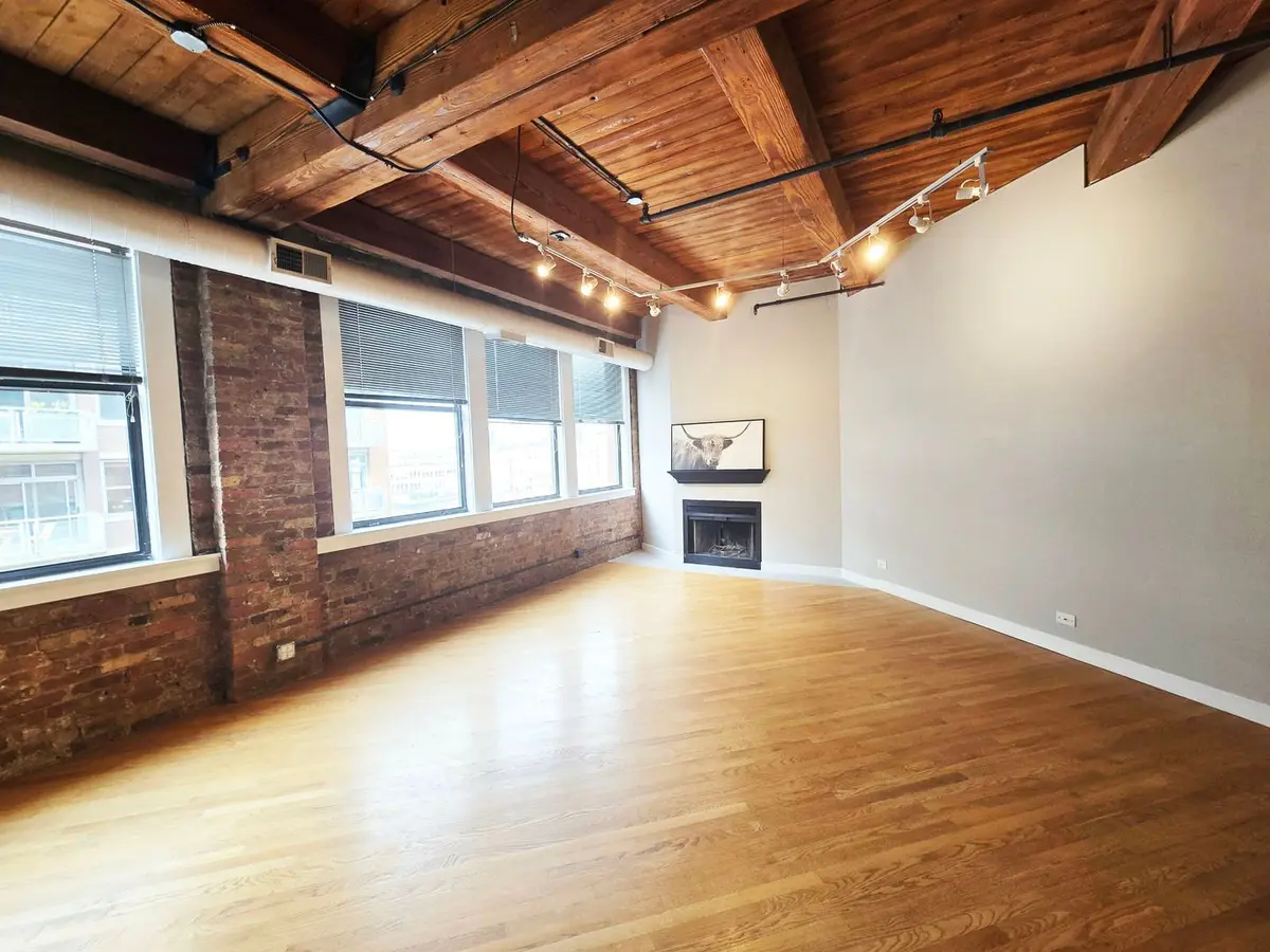 913 W Van Buren Street