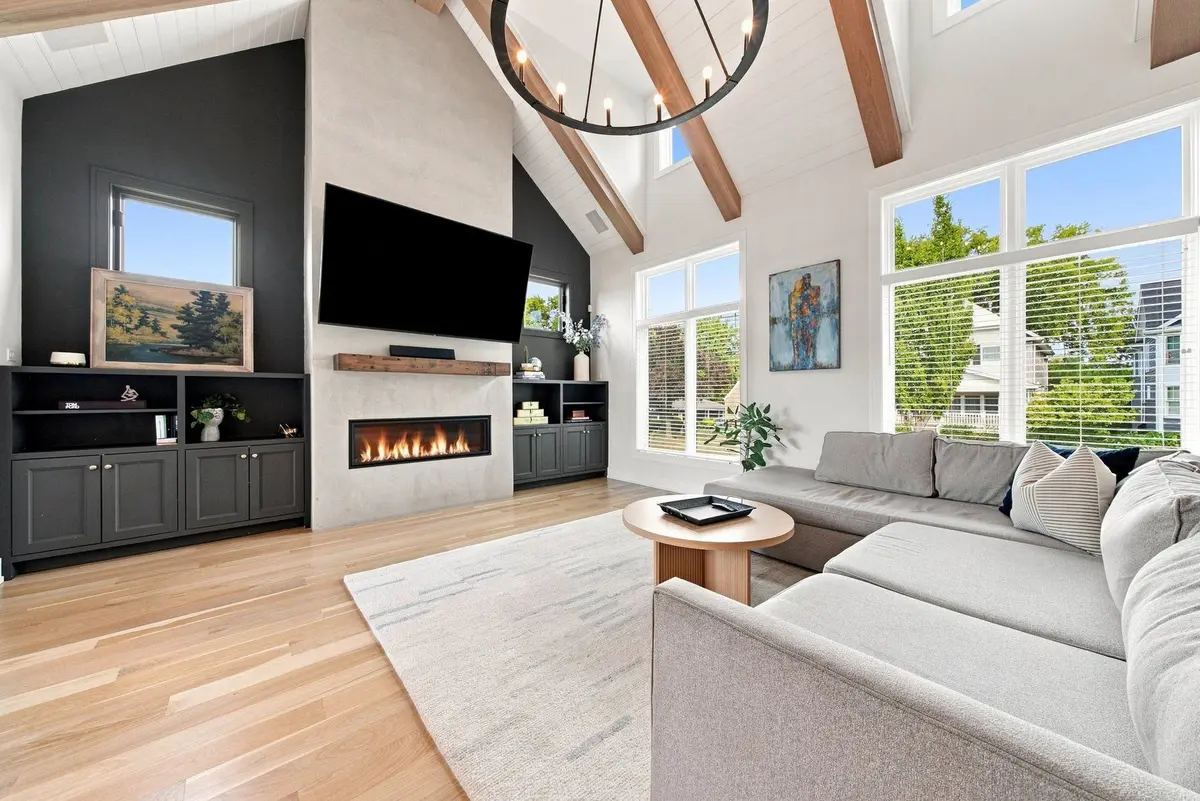 323 E 3rd Street