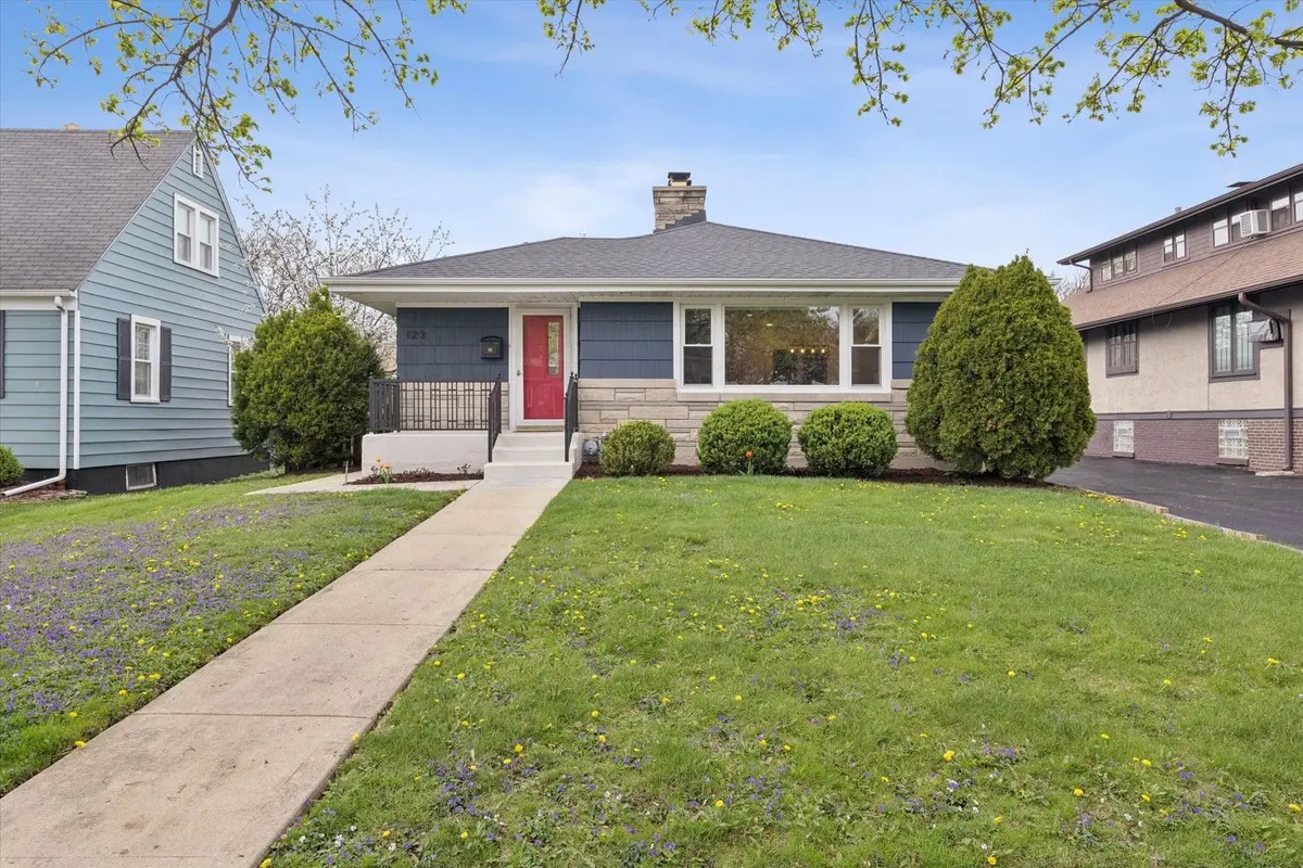 123 E Columbia Avenue