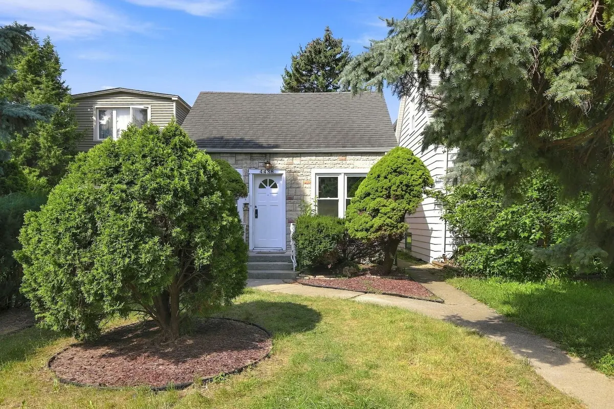 4438 N Narragansett Avenue