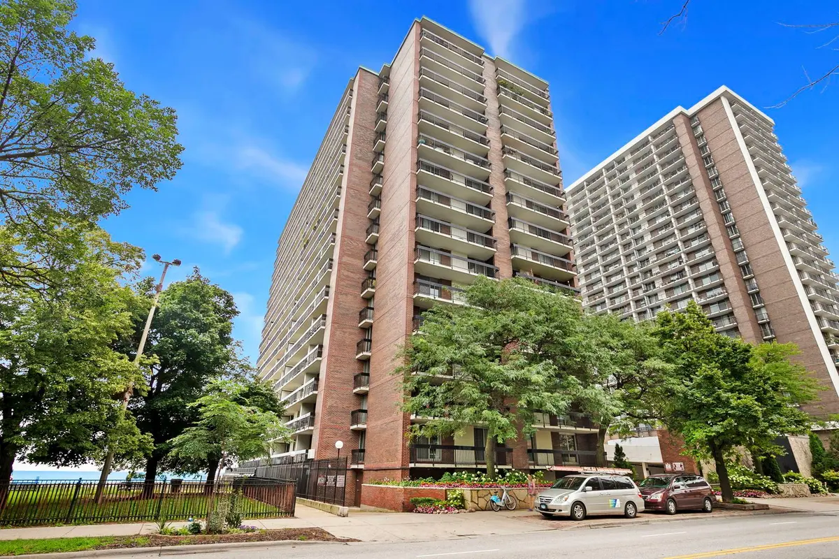 5901 N Sheridan Road