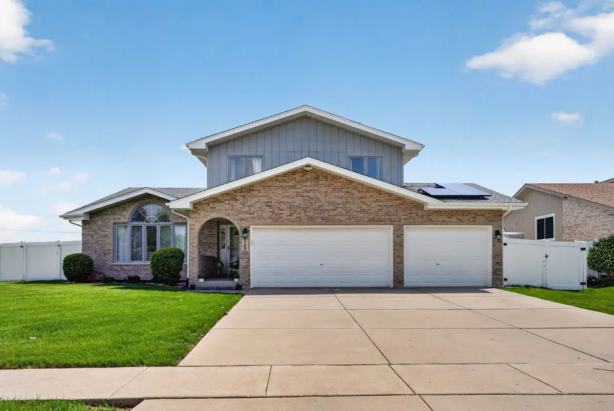 702 Longwood Court