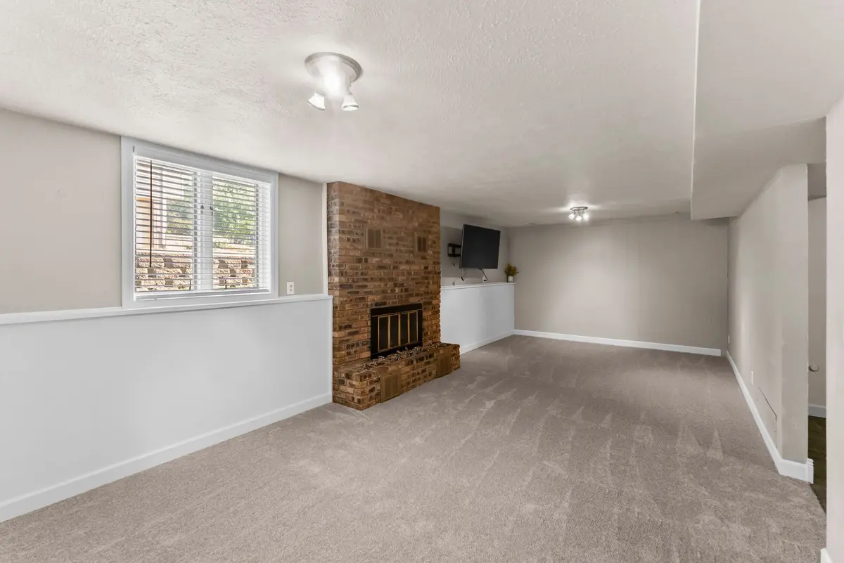 1714 Winding Hill Road