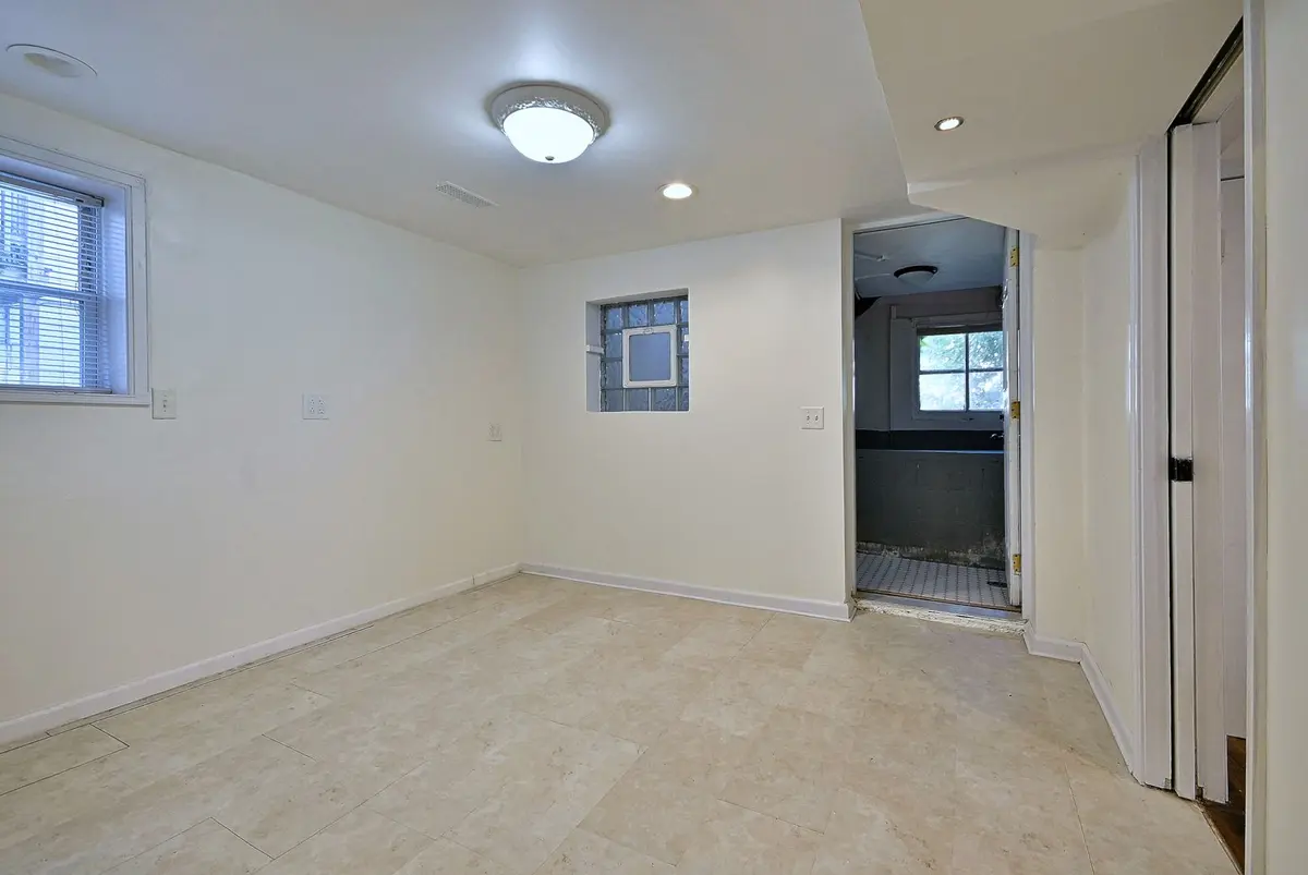 2726 S 60th Court